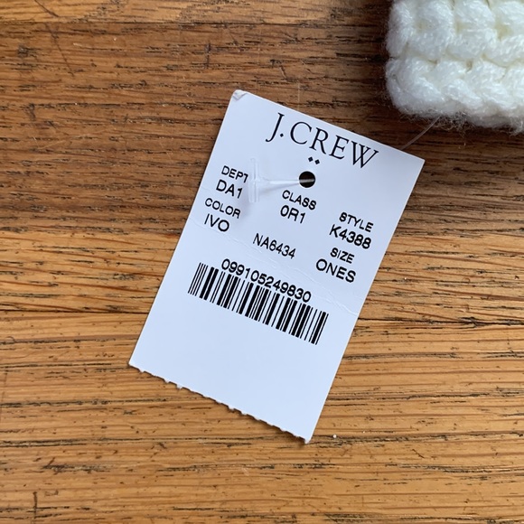 🧣J. Crew ivory knit infinity scarf. NWT. - Picture 4 of 7